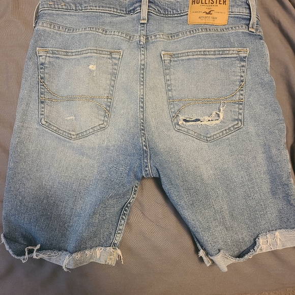 Shorts - Picture 2 of 4